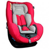 автомобильное кресло для ребенка красного цвета