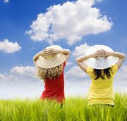 дети смотрят на небо