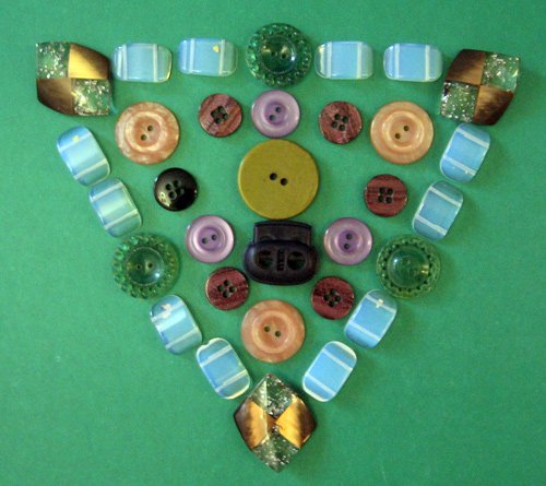 pugovichnaya_mozaika1 треугольник из пуговицы