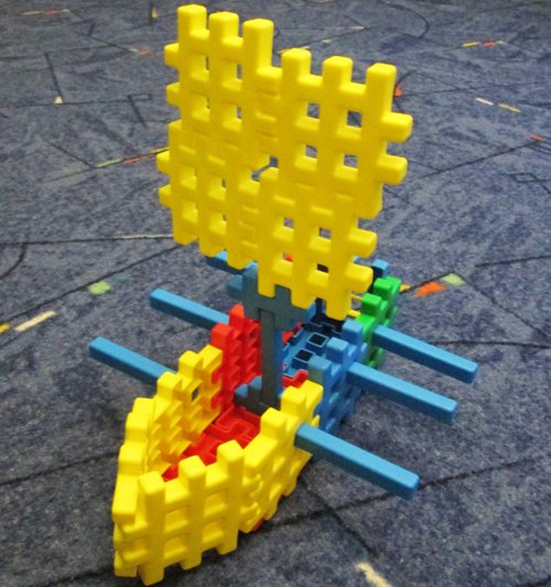 корабль под парусом из конструктора