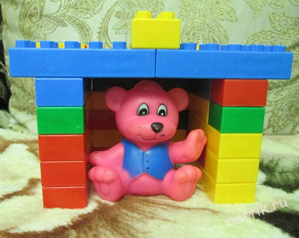 медведь в берлоге из конструктора