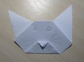 рисуем глаза и усы бумажному коту
