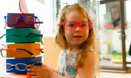 девочка с очками