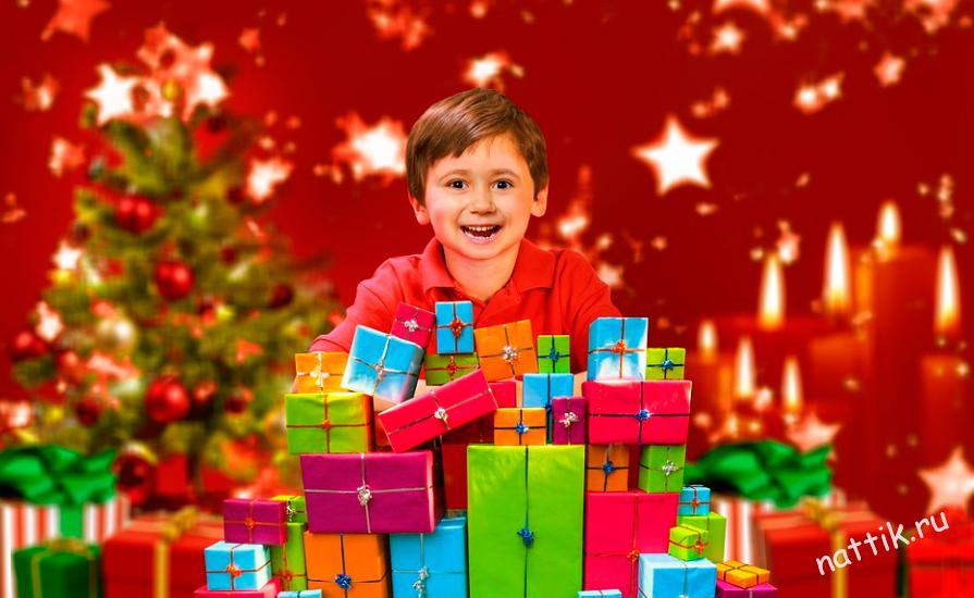 новогодние подарки у мальчика