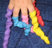 шарики на пальцах