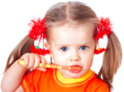 В каком возрасте нужно начинать чистить зубы ребенку?